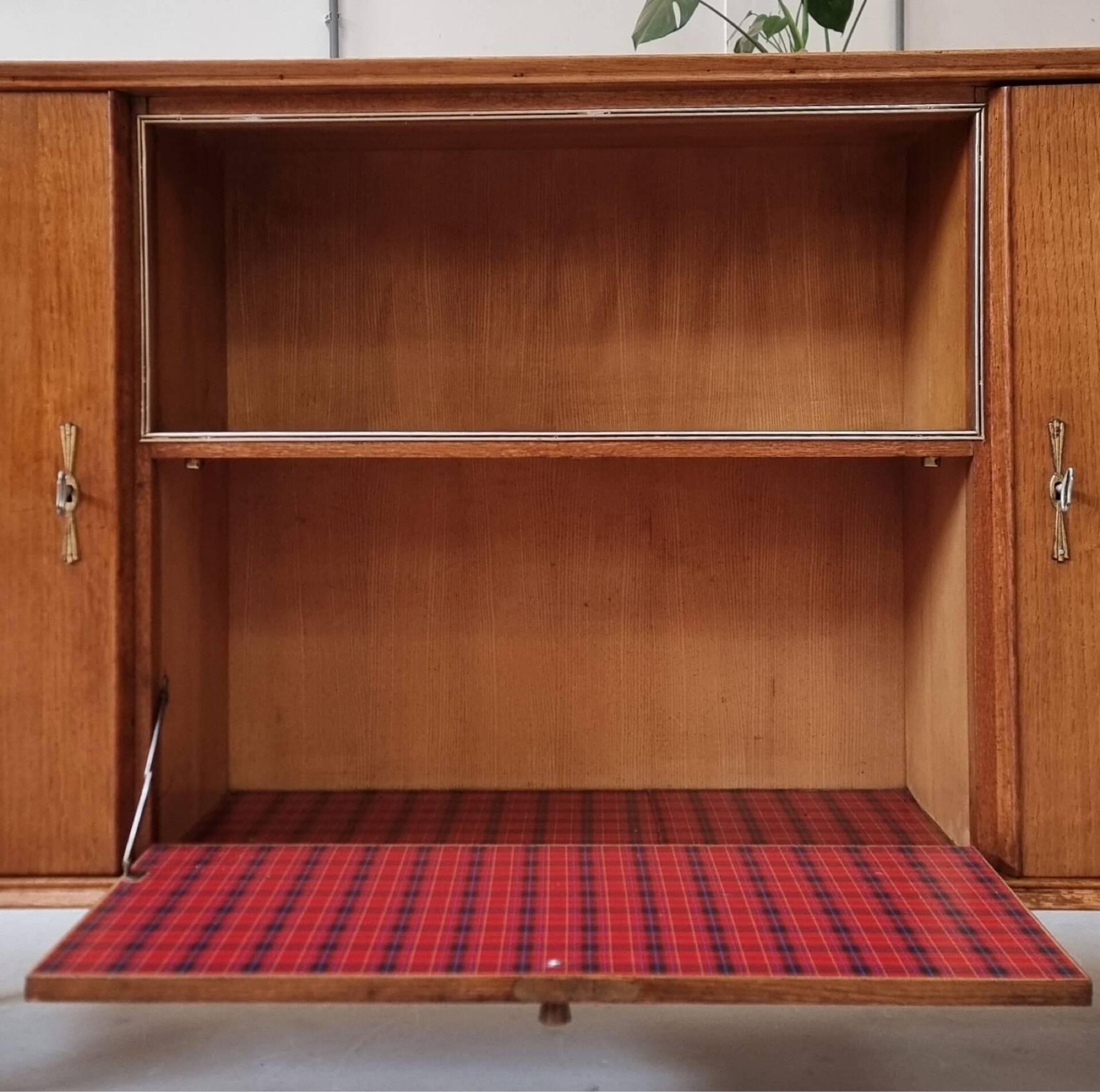 Mid-century central table
