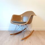 Fauteuil à bascule RAR en fibre de verre du milieu du siècle par Eames – Vitra