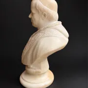 Ancient bust of Pope Pius IX in carved alabaster – 19th century