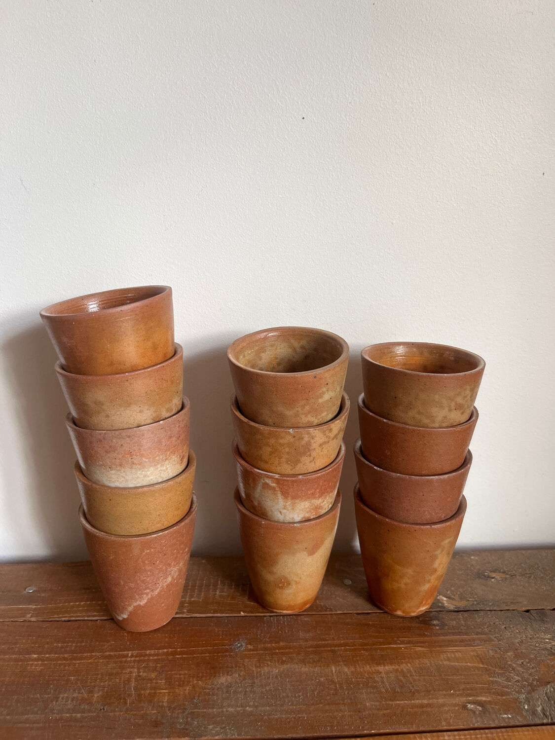 13 tasses à café en grès