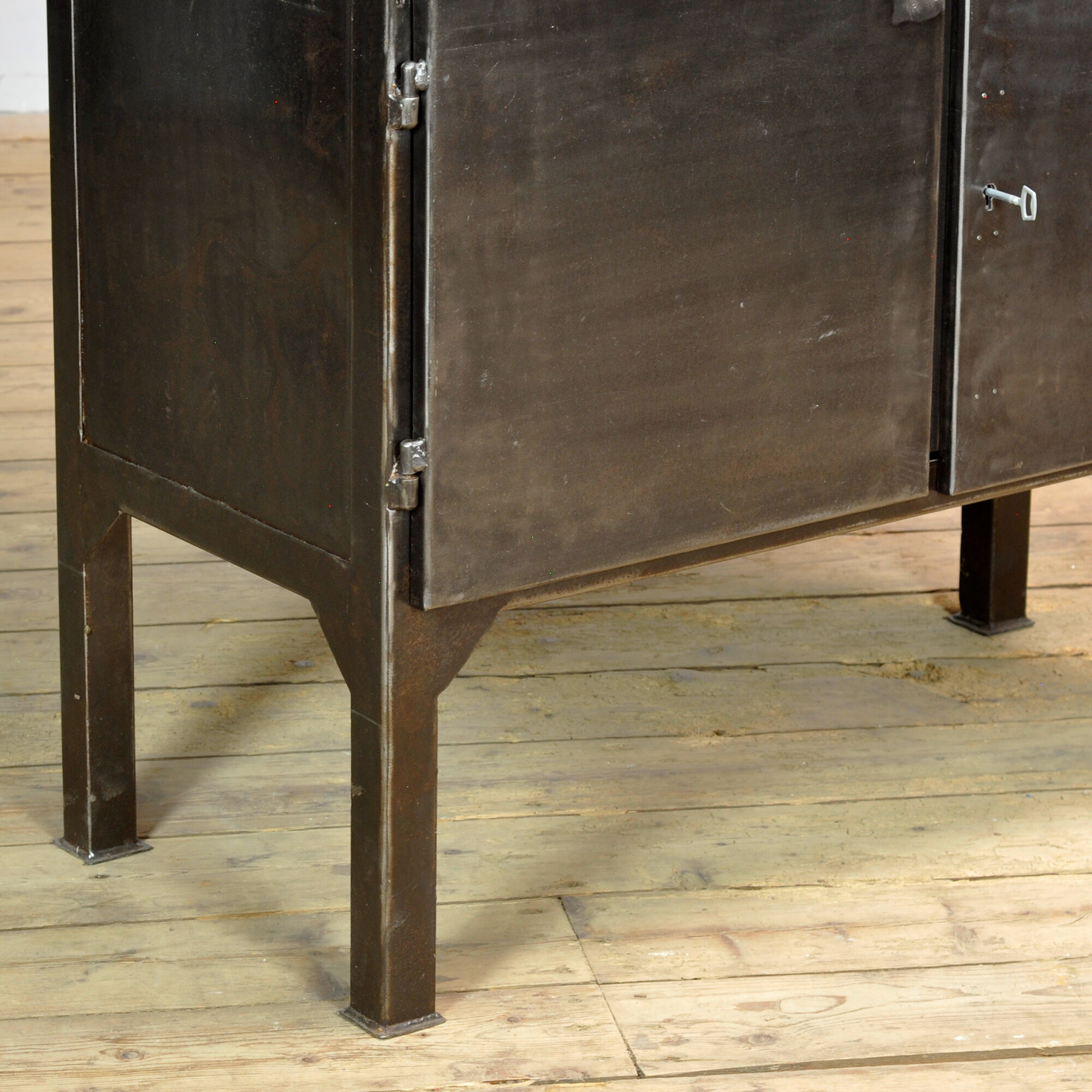 Cabinet médical vintage poli, années 1970