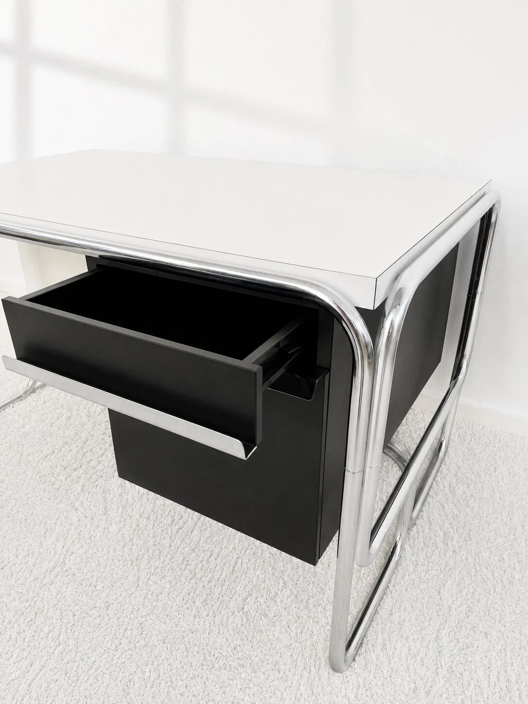 Bauhaus metal desk. 70s