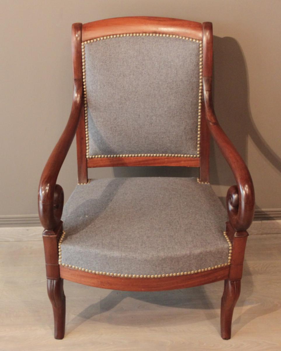 Pair of chairs of time restore mahogany
