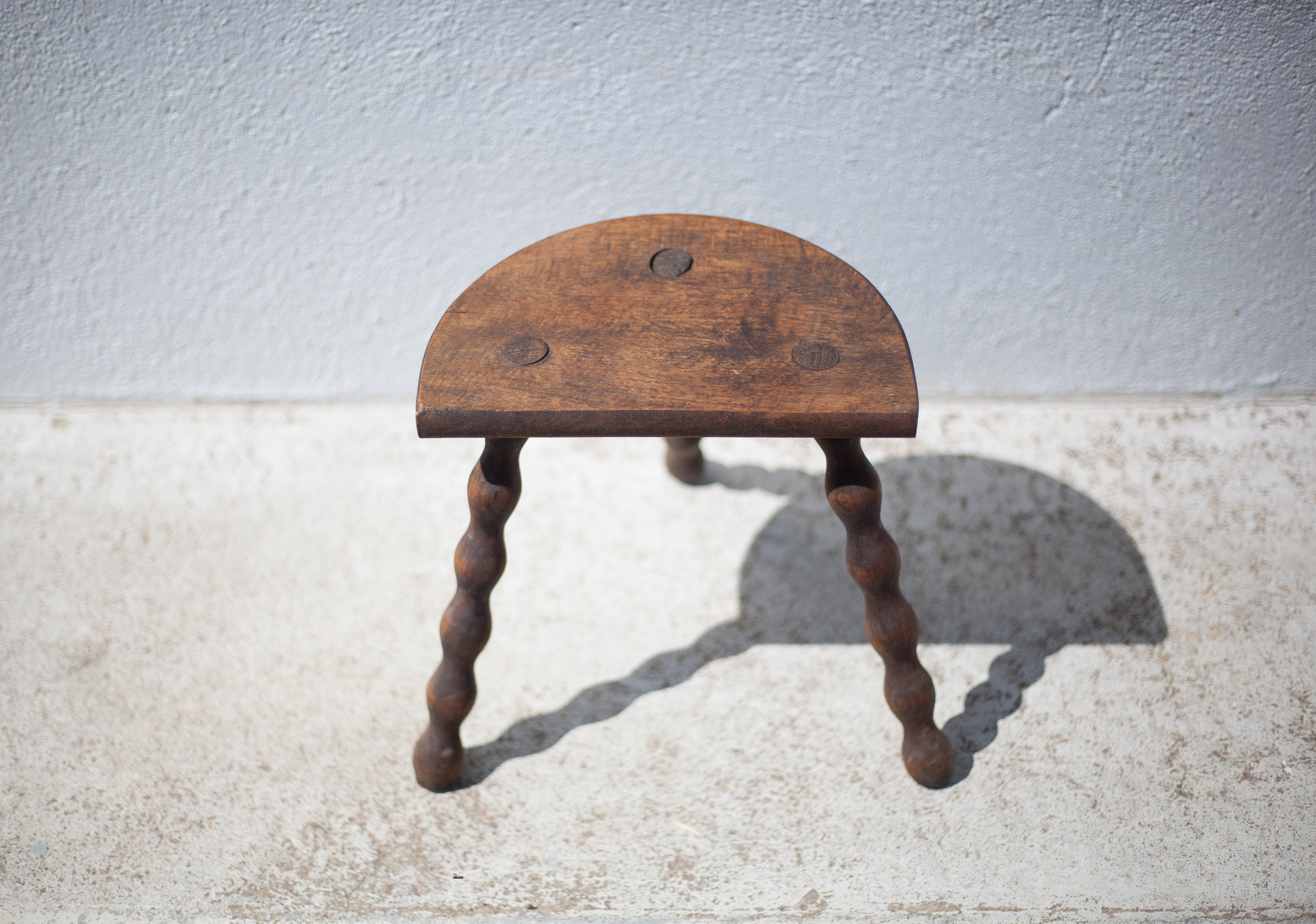 Tabouret tripode, bois