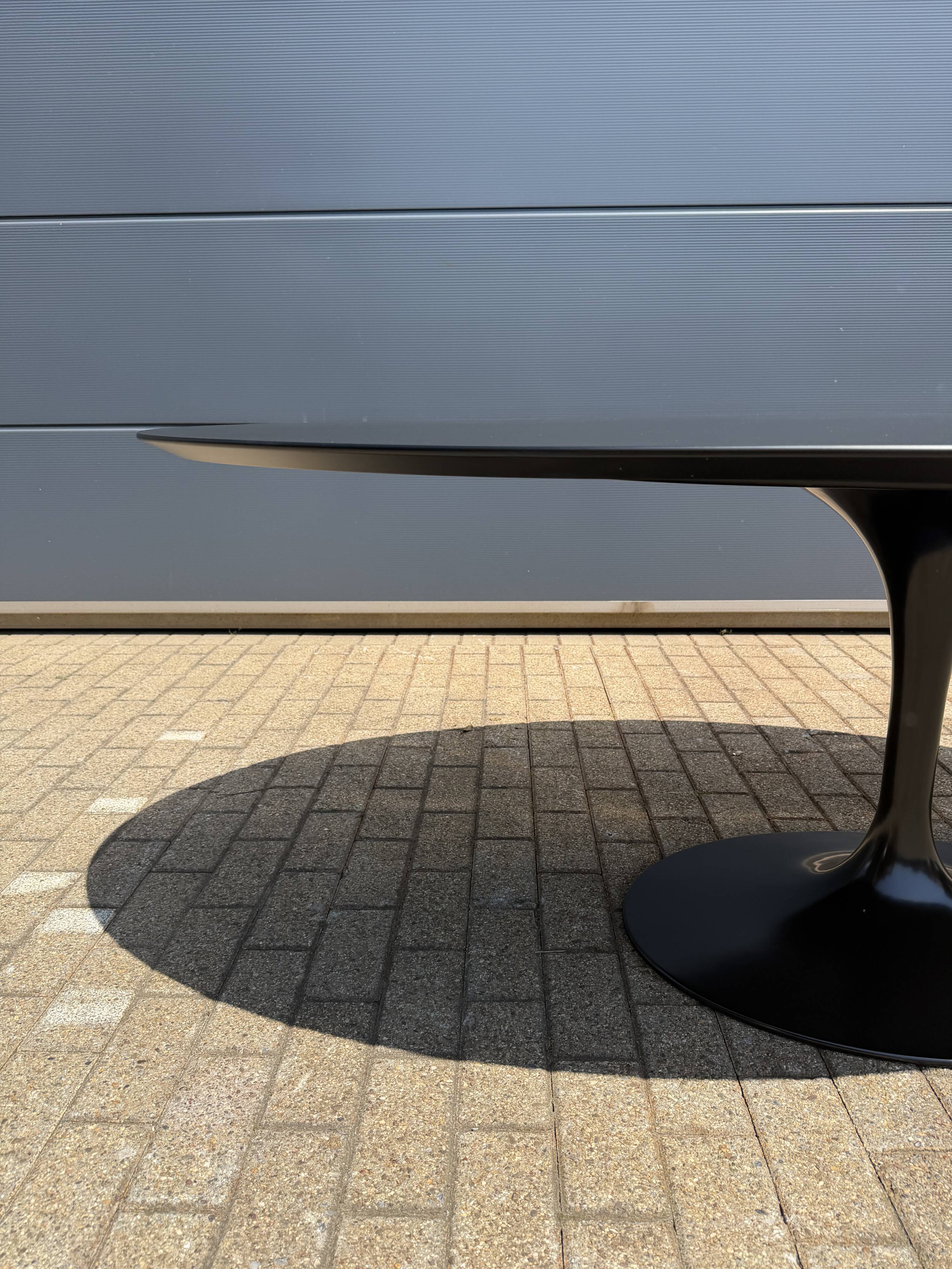 Knoll Tulip oval dining table 198/244cm black Feniks laminate