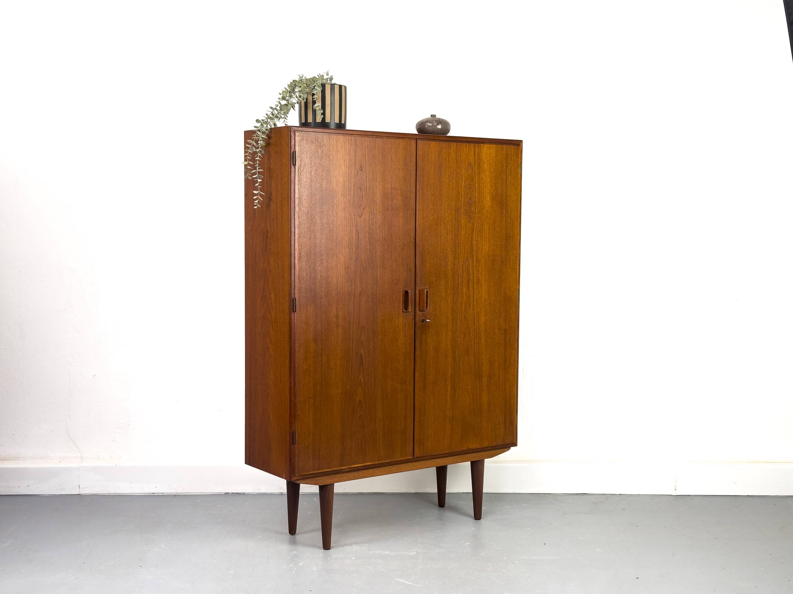 Danish Cabinet in Teak by Børge Mogensen for Søborg Møbelfabrik, 1960s