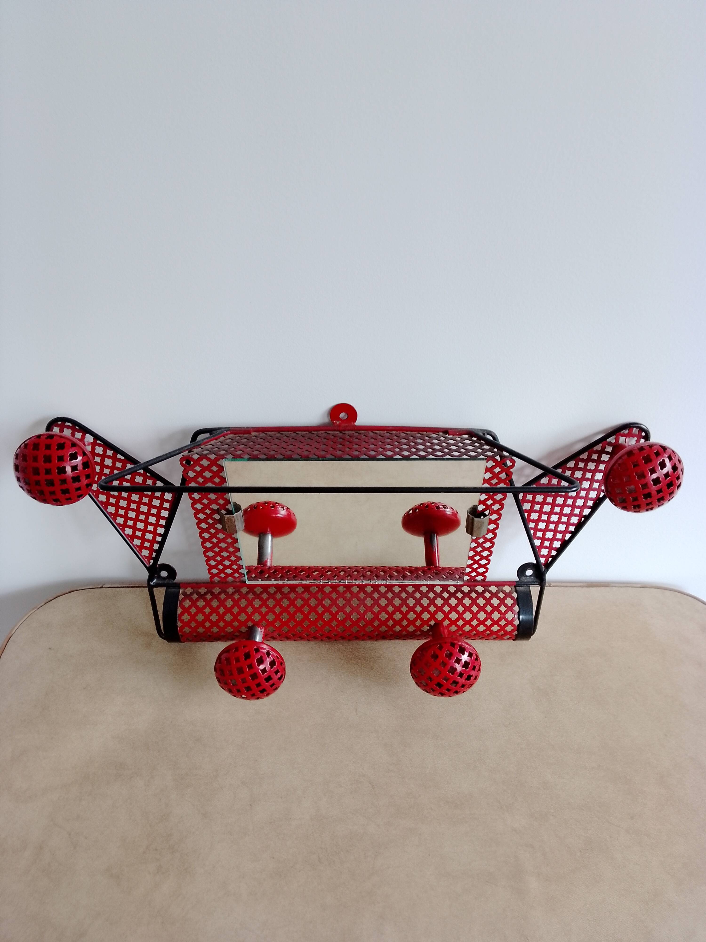 Mategot wall-mounted coat rack in ritigule