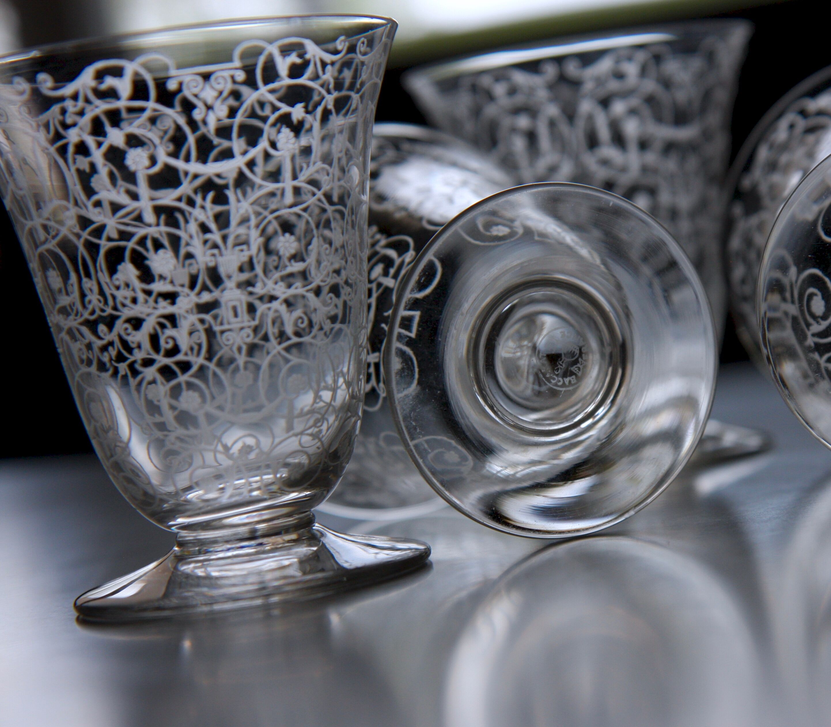 Six glasses of Baccarat wine in engraved crystal, model "Michelangelo"