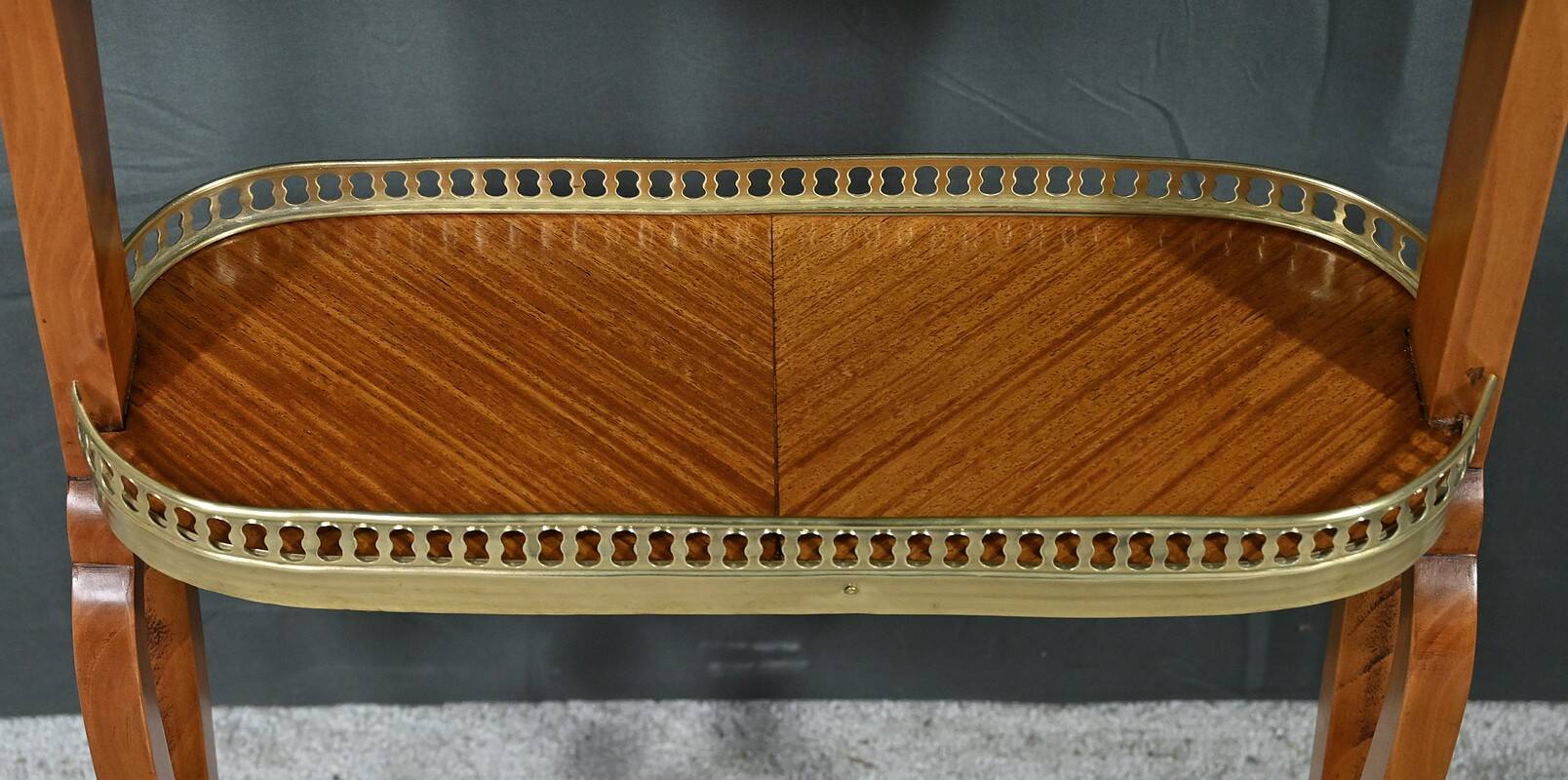 Louis XVI style mahogany veneer coffee table – Late 19th century