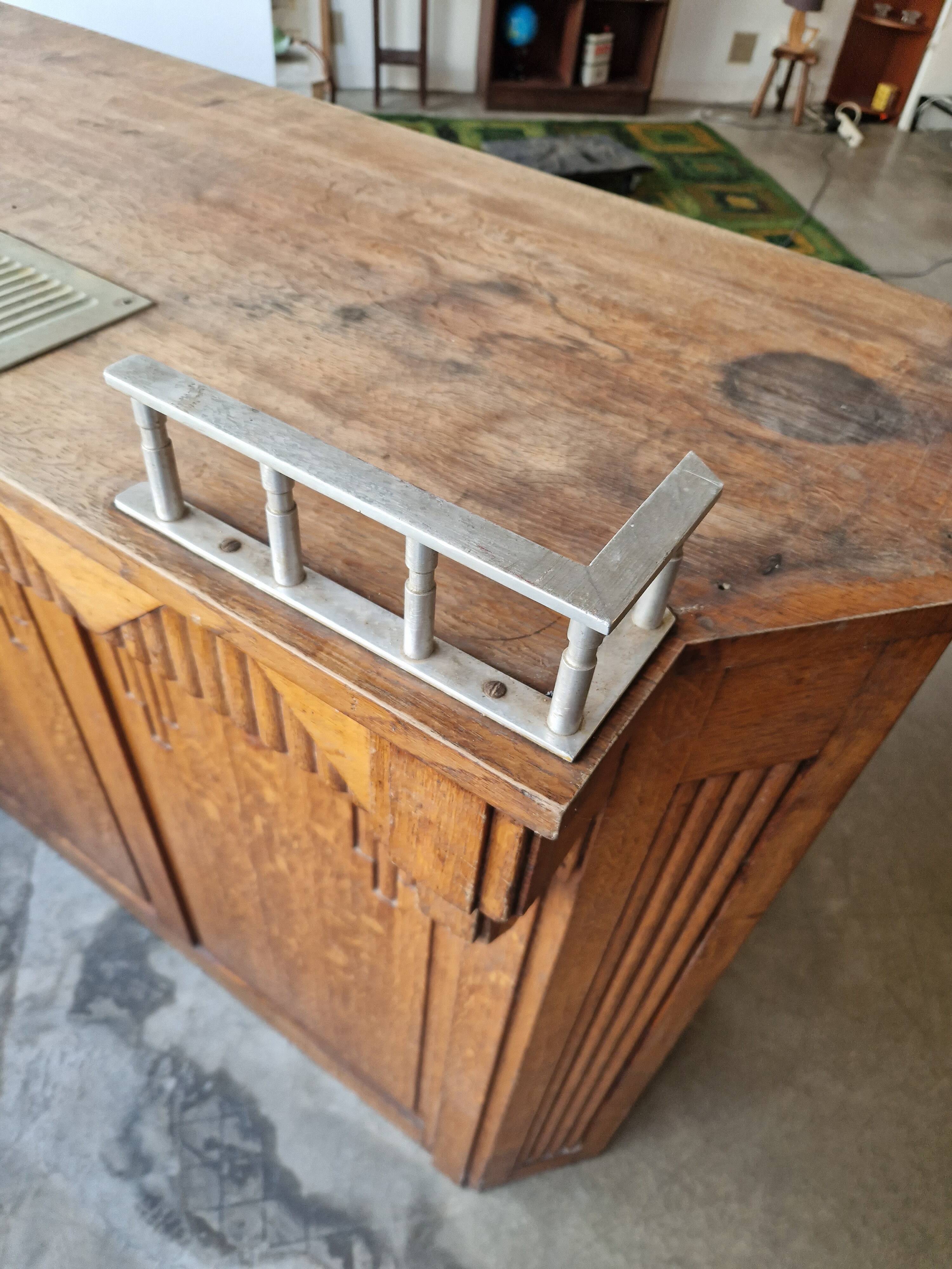 Art Deco trading counter