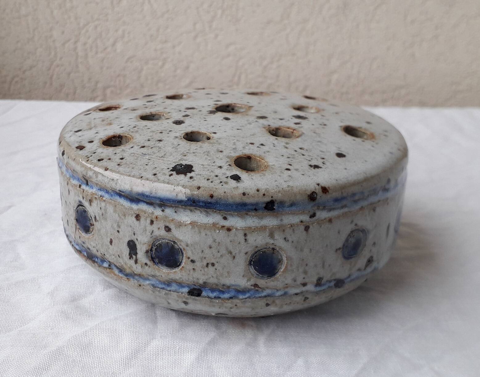 Flower holder in stoneware