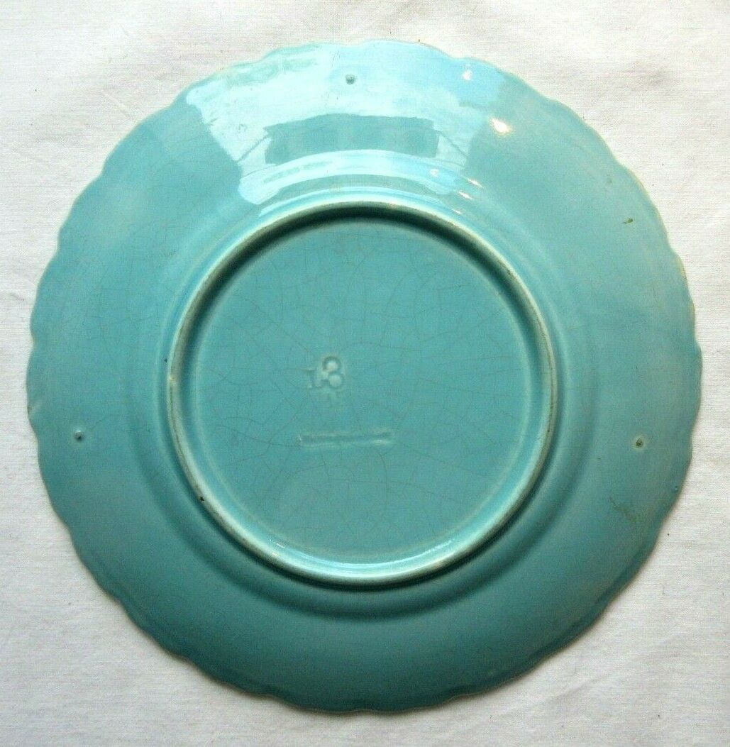 Art Nouveau splash plate signed Sarreguemines, The rosehies
