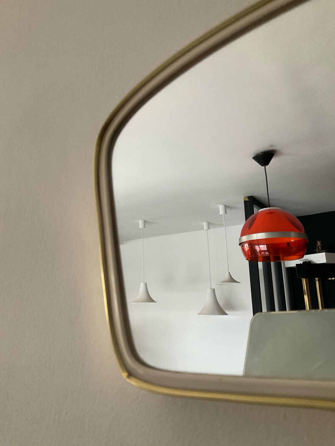 Asymmetrical mirror mirror from the 60s and 70s
