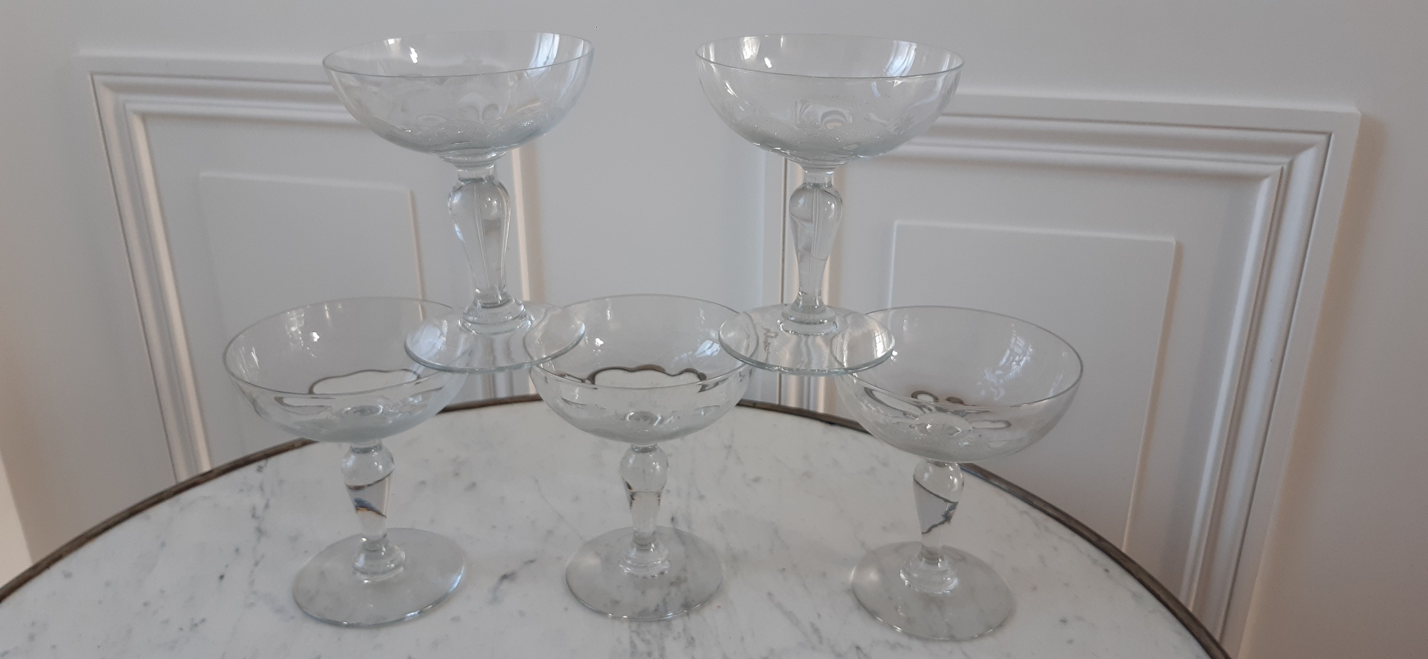 Set of 5 champagne glasses in crystal engraved early twentieth century