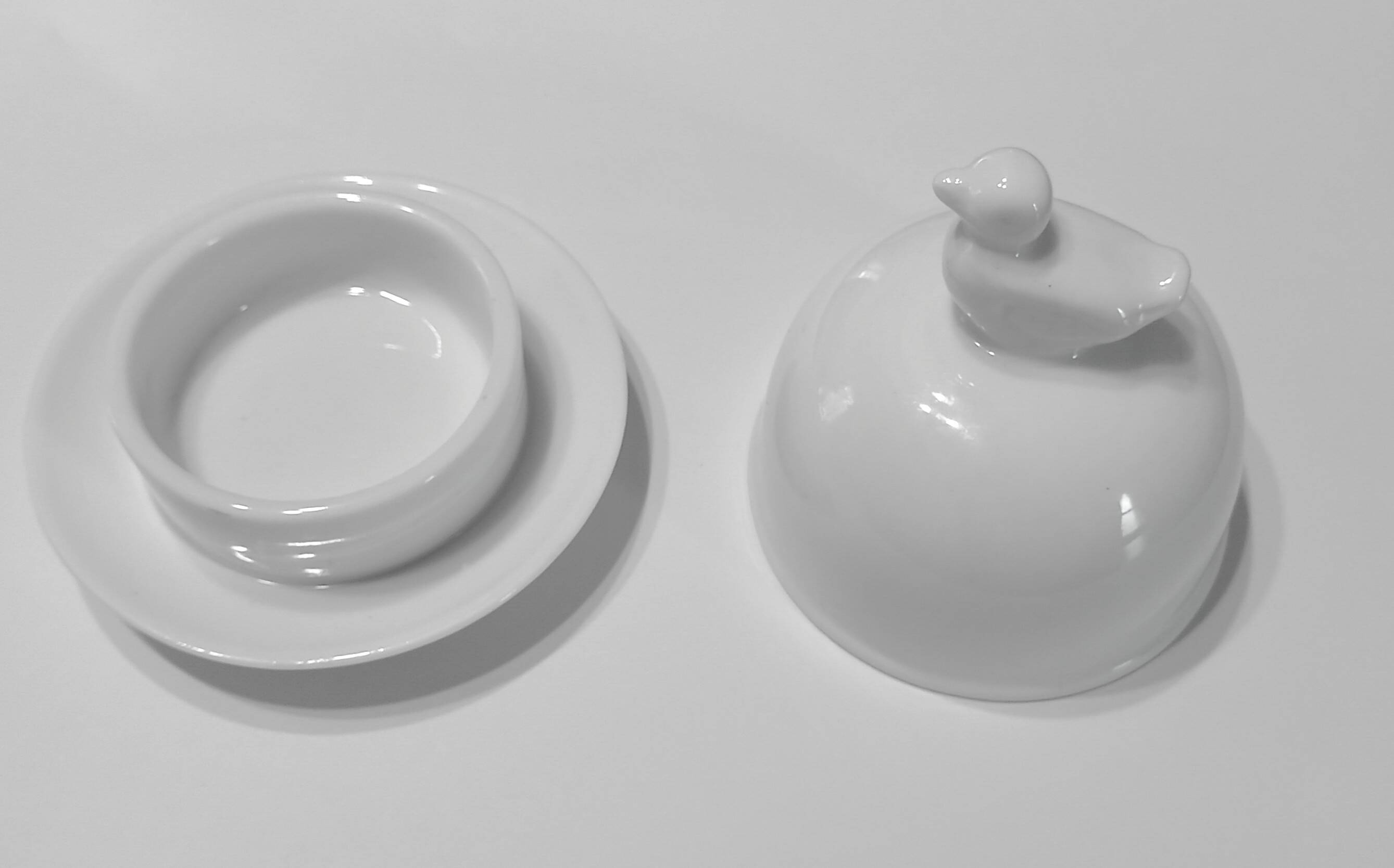 Small butter dish in porcelain
