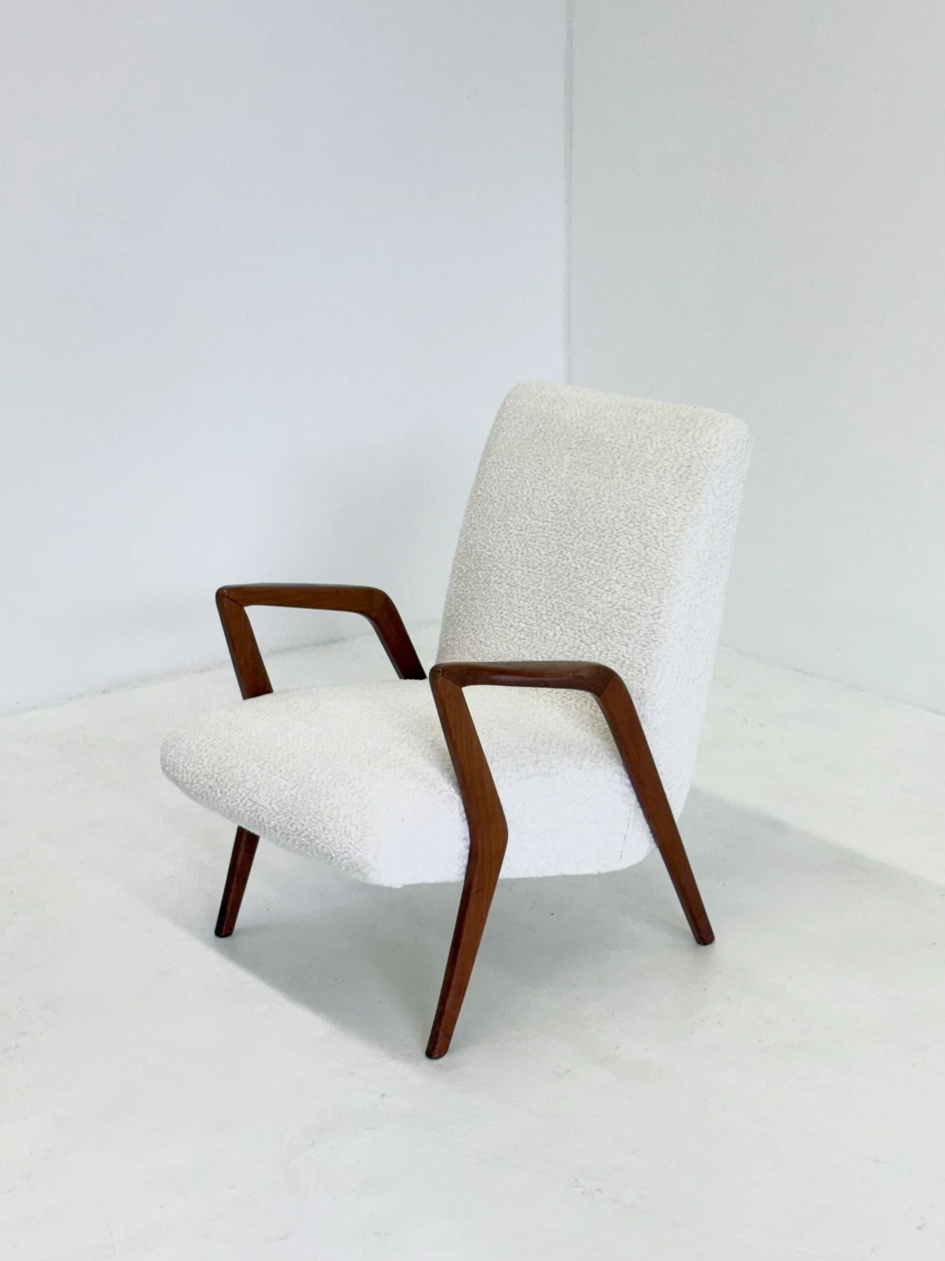 Italian mid-century lounge chair in cherry wood with white bouclé