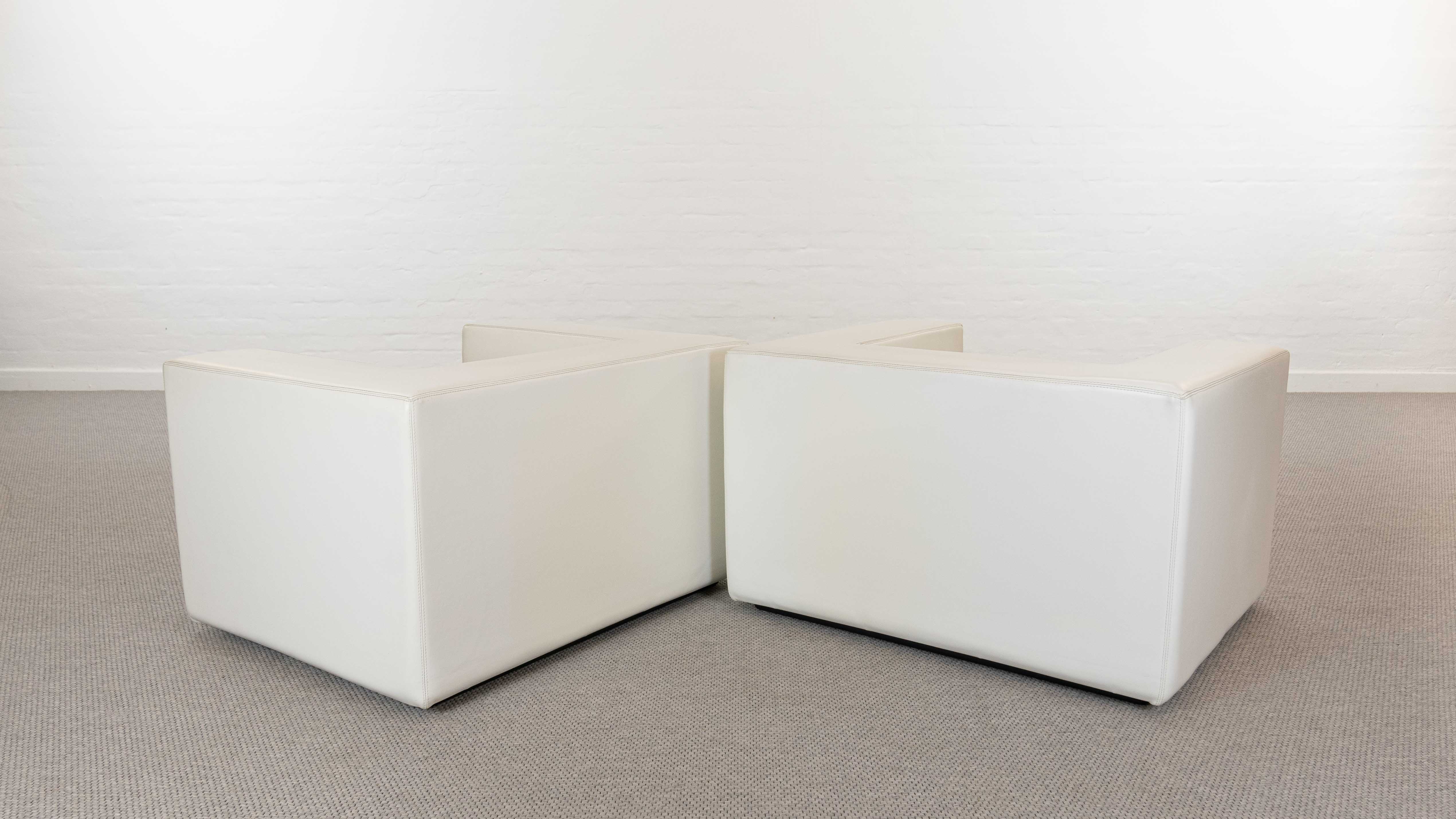 Pair of vintage Throw Away Armchairs by Willie Landels for Zanotta, white Vinyl