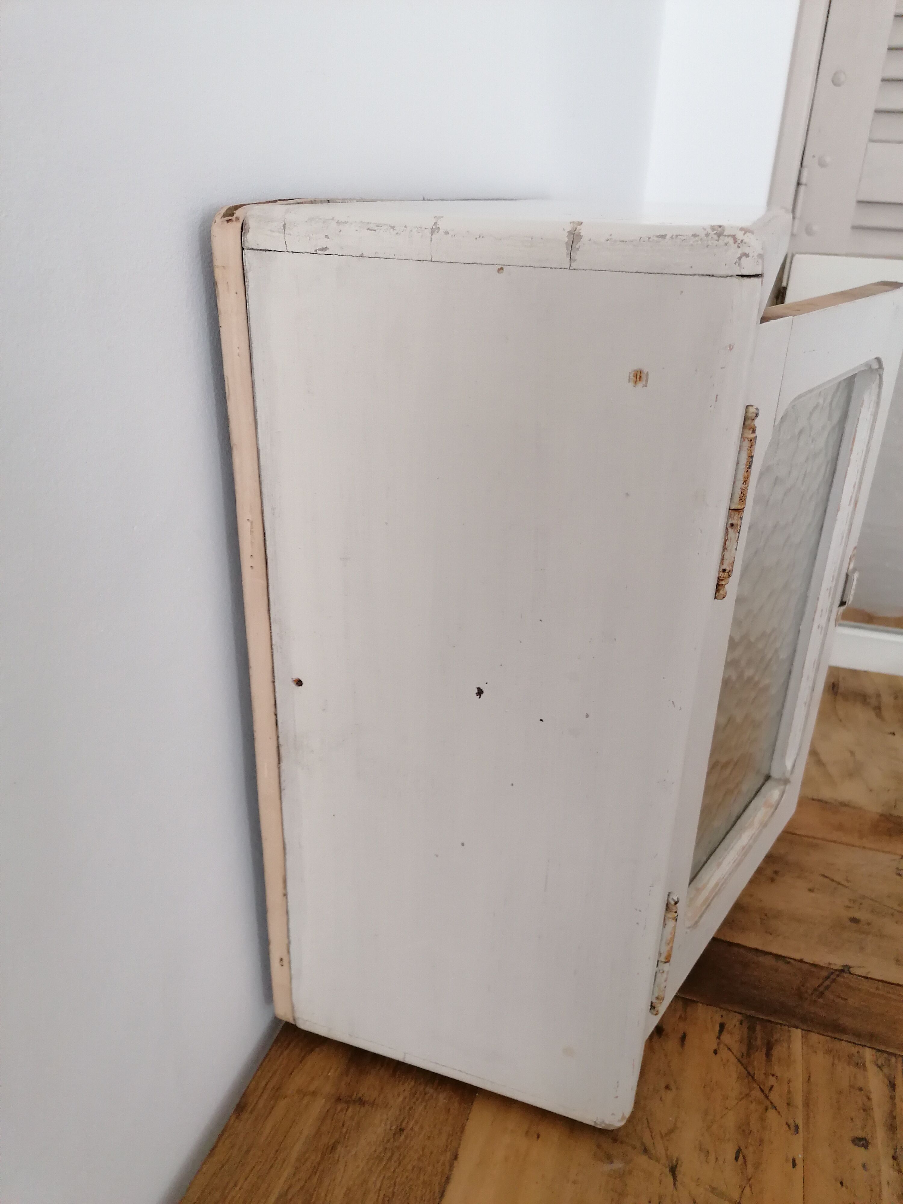 Toilet wall cabinet or pharmacy