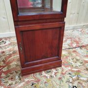 Vitrine étroite de présentation en merisier