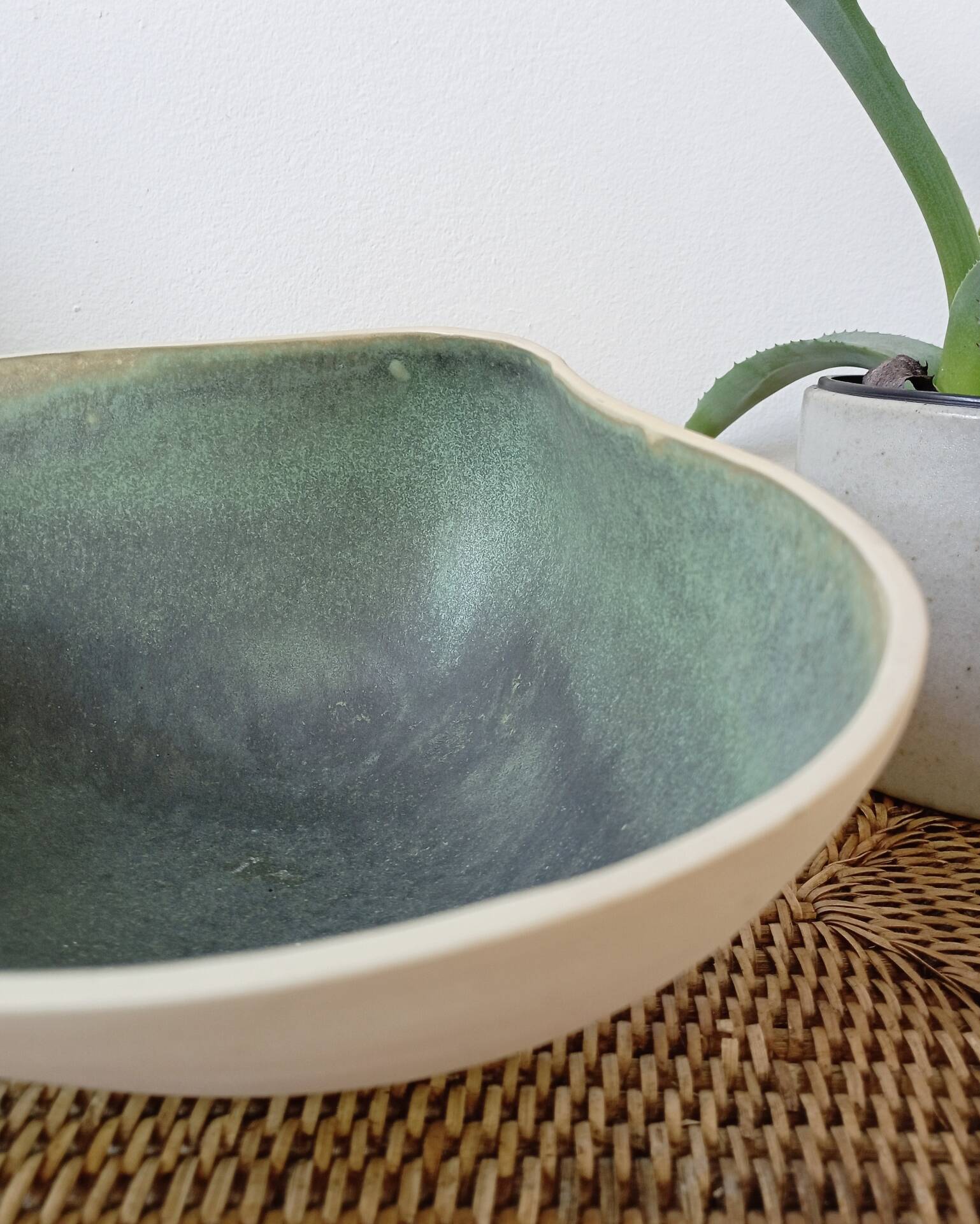 Large vintage shell in glazed ceramic