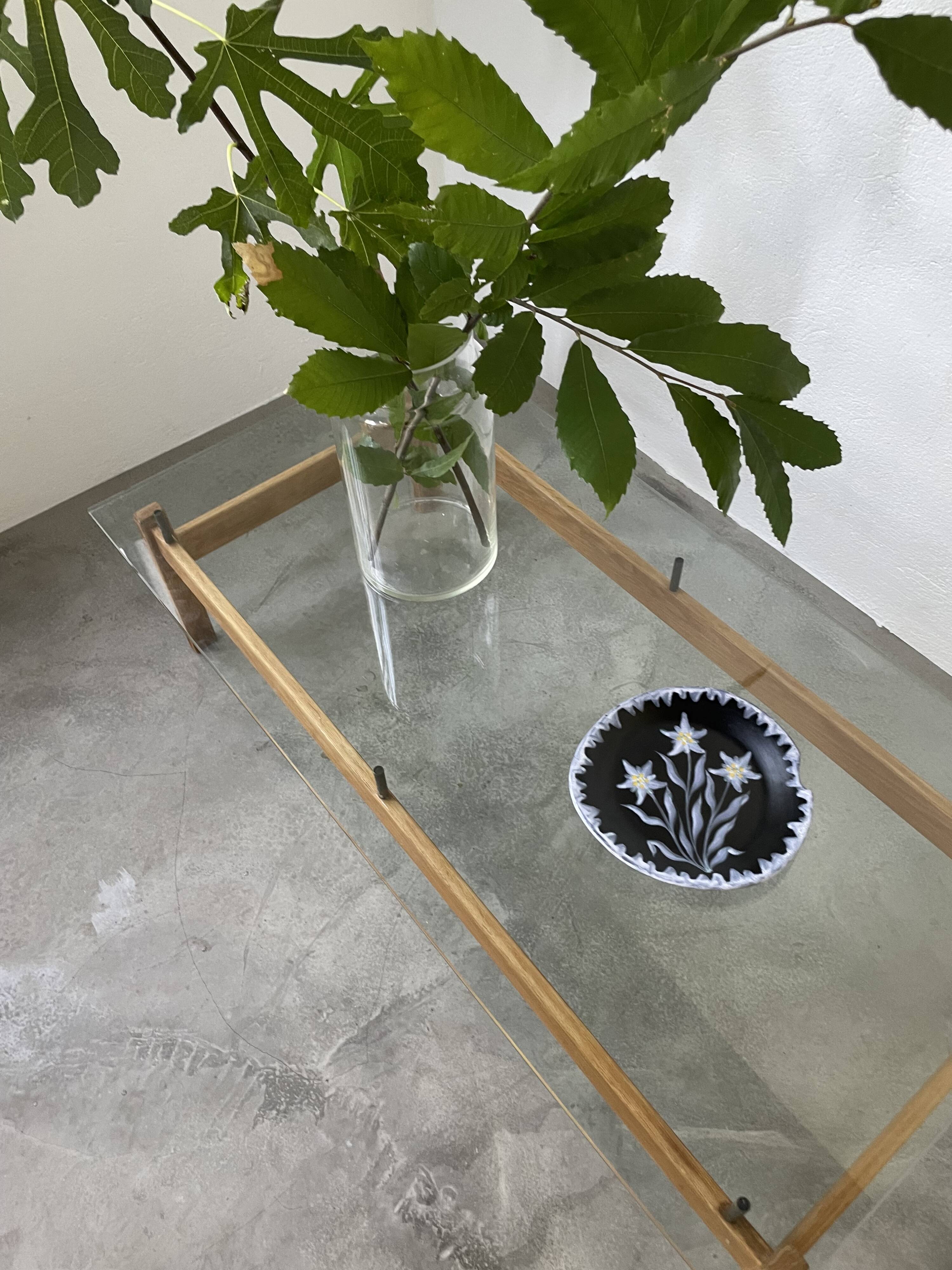 Assiette noire céramique années 60