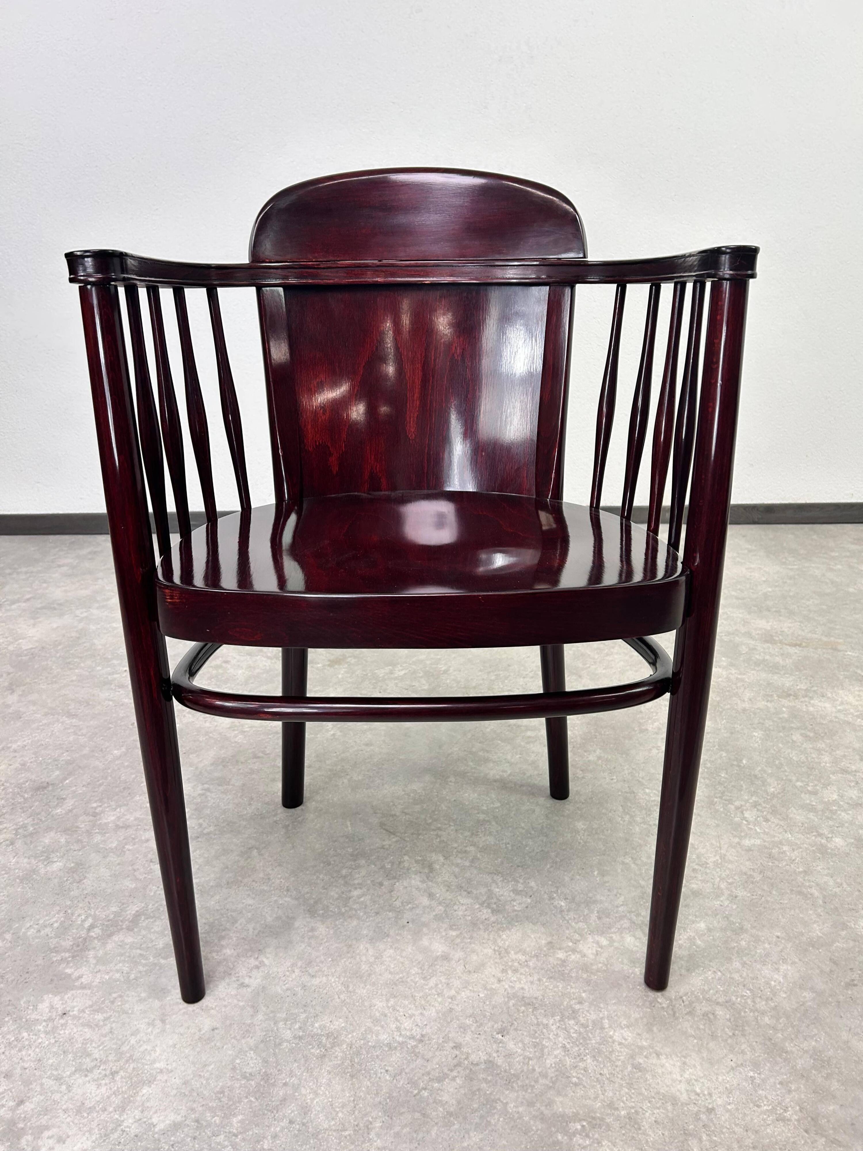 Rare fauteuil en bois courbé de Thonet