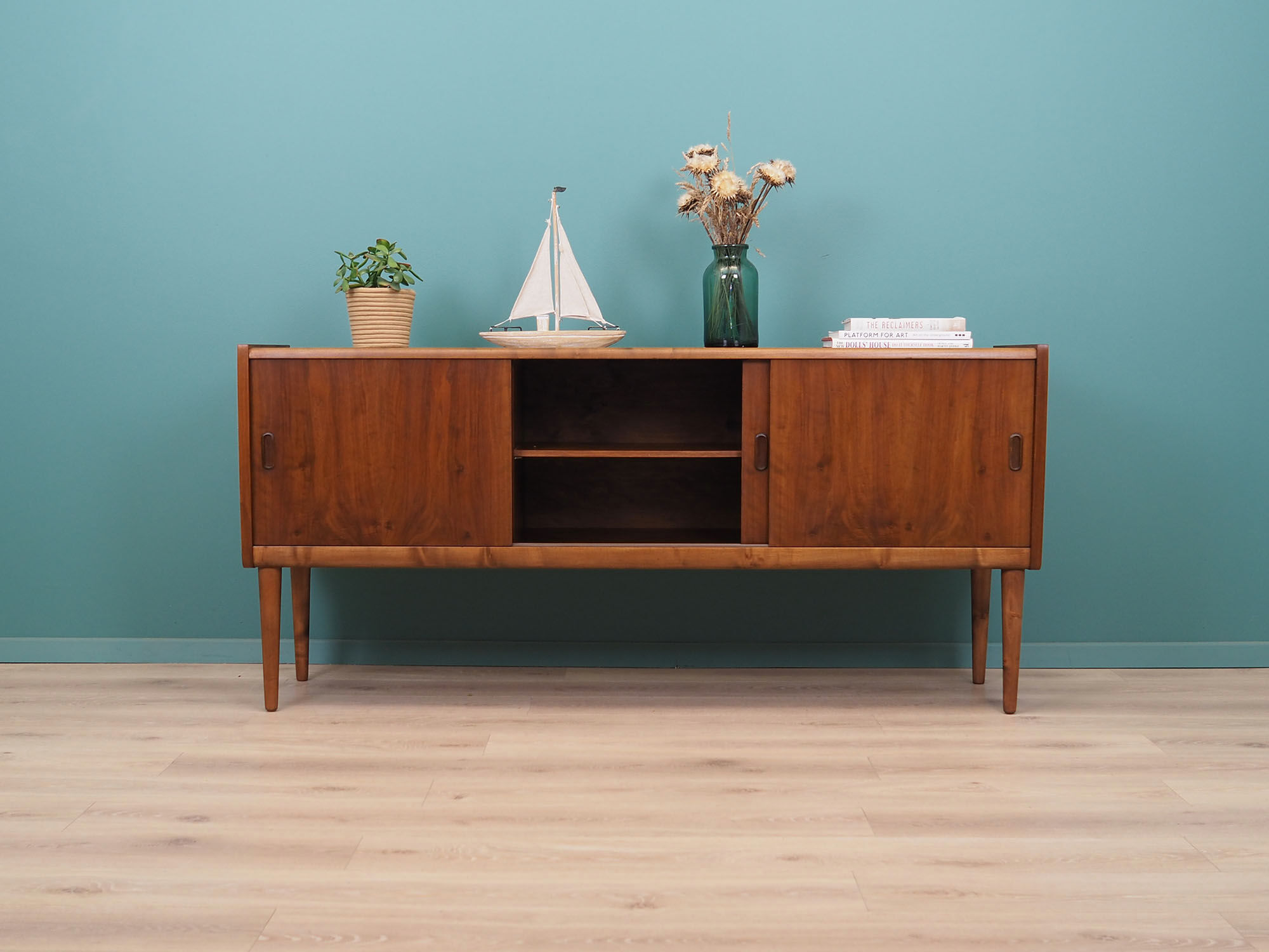Enfilade en noyer, design danois, années 1960, fabriqué au Danemark