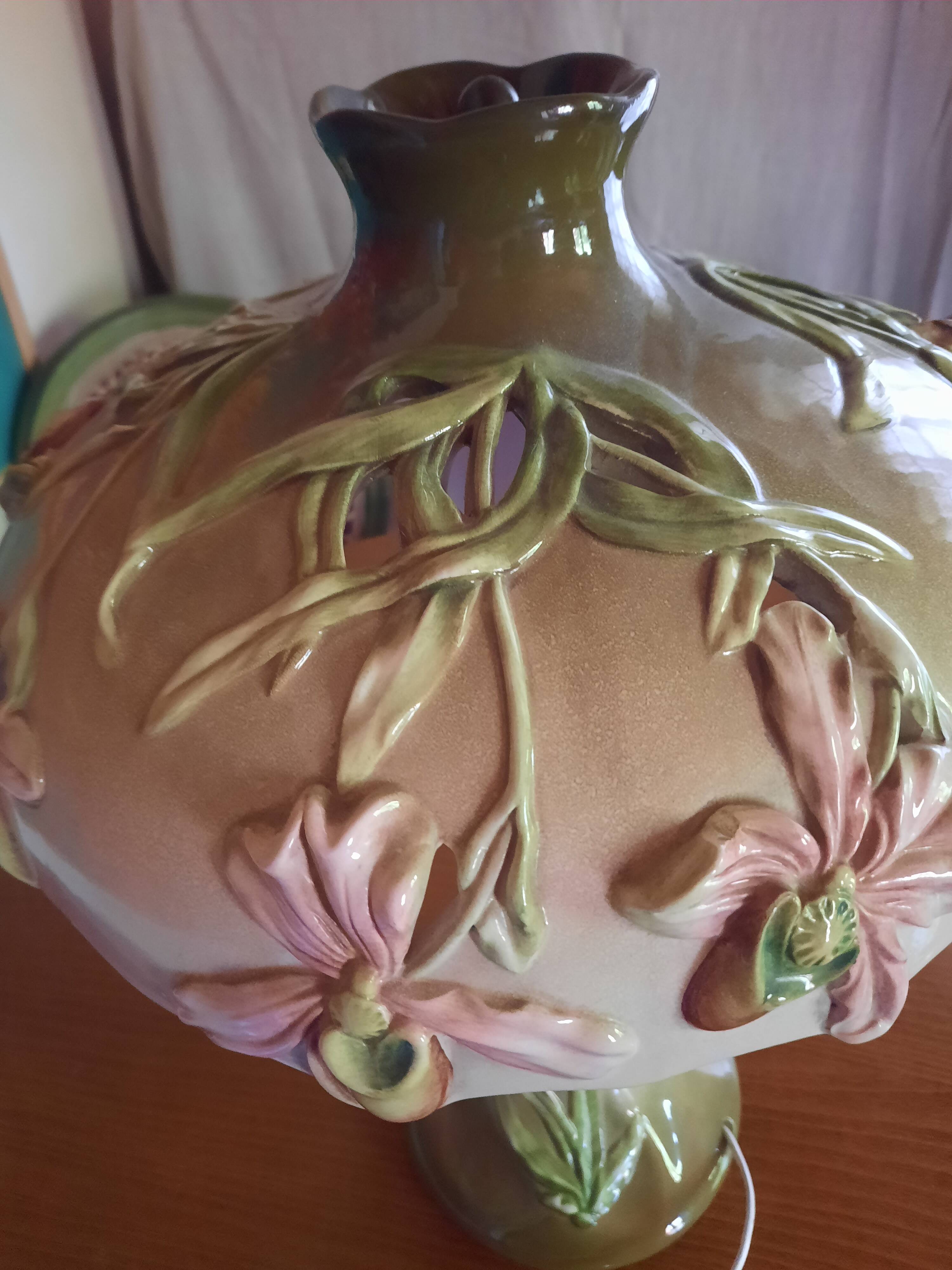 Orchid-patterned earthenware table lamp