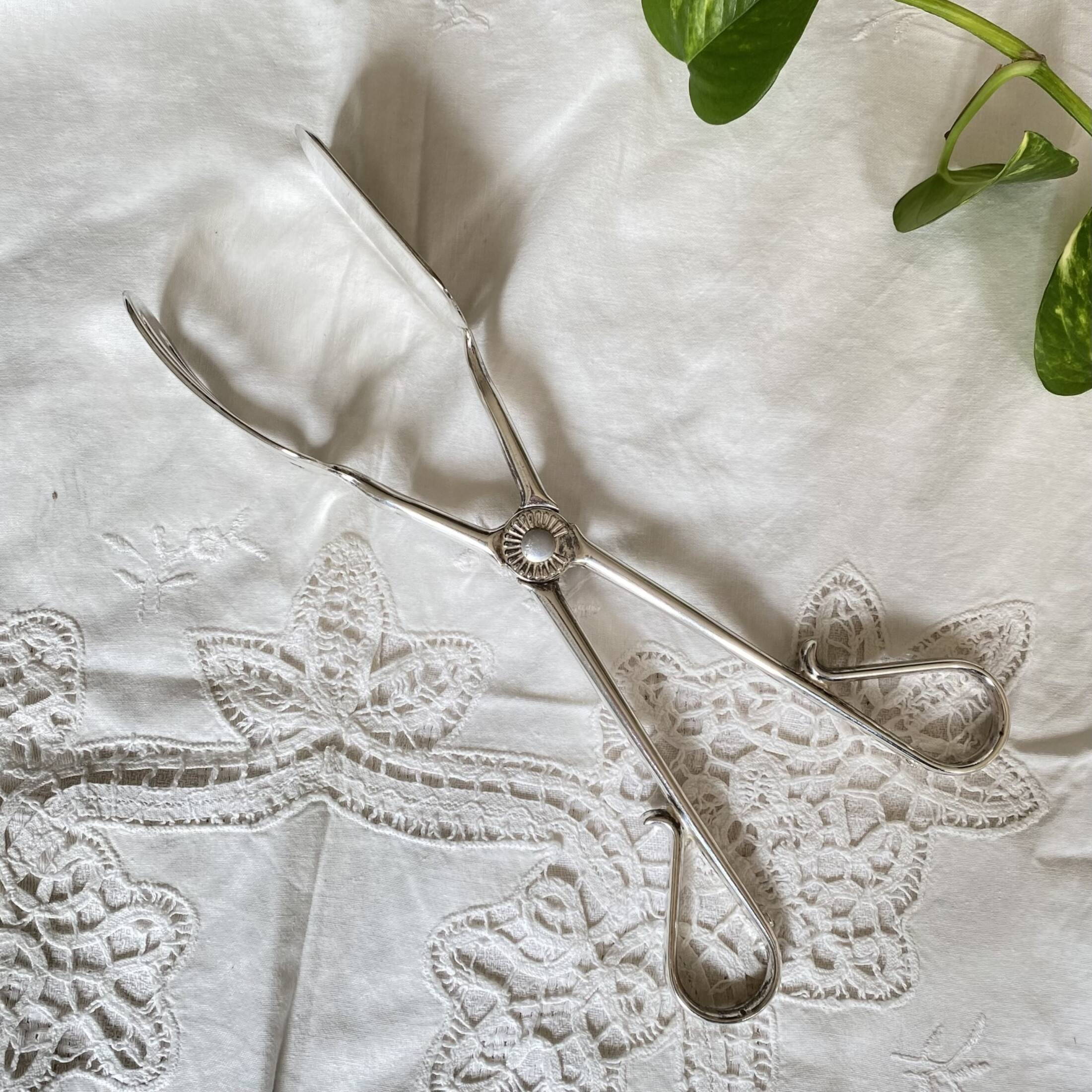 Vintage silver metal table service tongs tableware ACC-7081