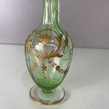Service à liqueur en cristal teinté vert avec rehauts de dorures à décor de