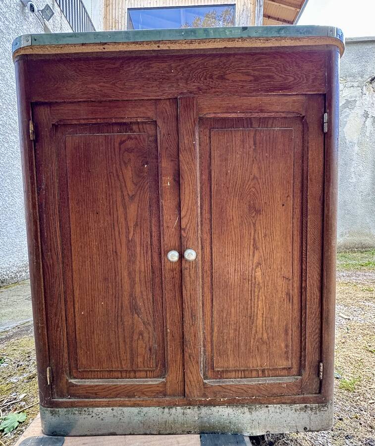 Meuble banque ou comptoir de métier a tiroirs et autres de Pharmacie