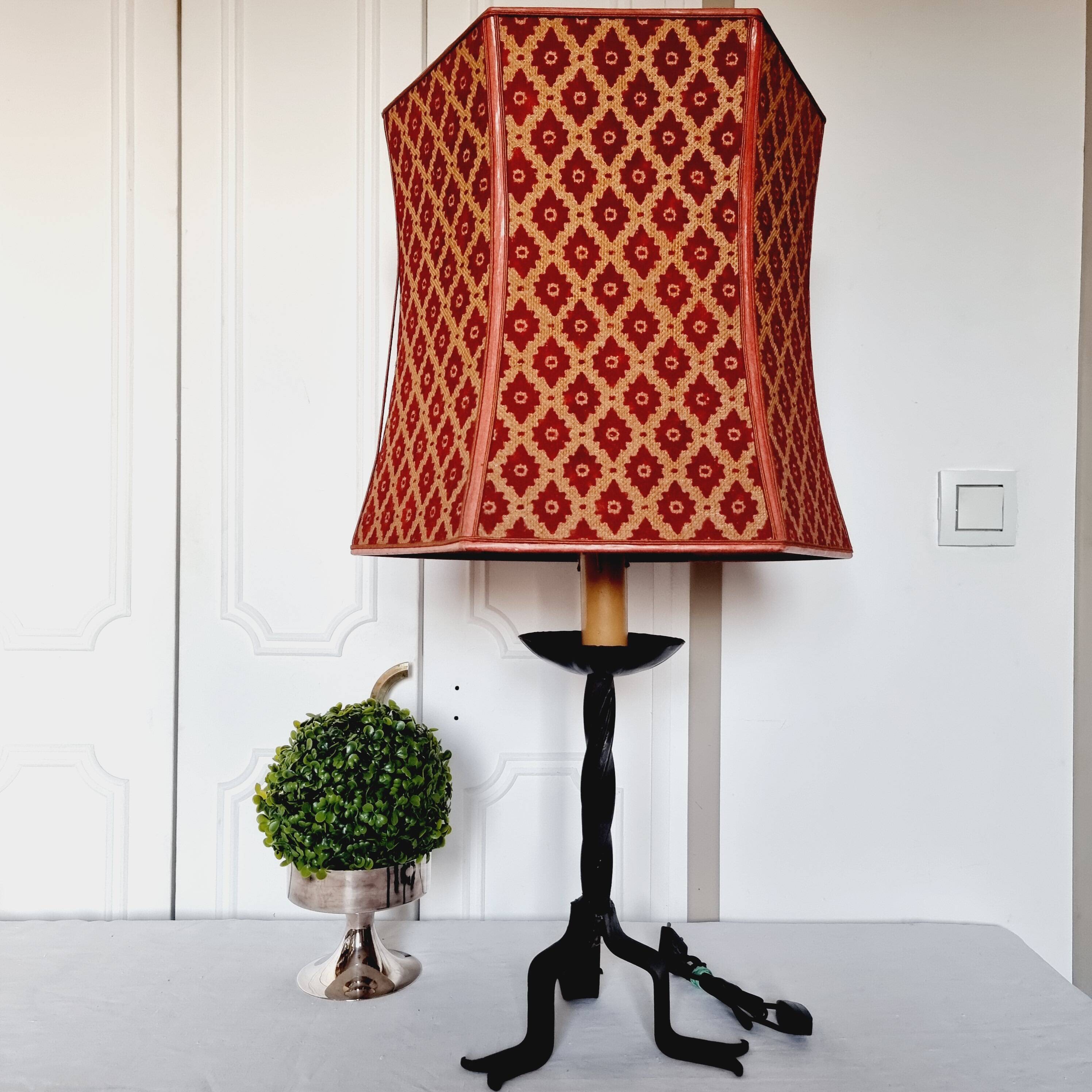 Grande Lampe de Table des années 60 en fer tourné et forgé avec un grand abat-jour vintage en velour