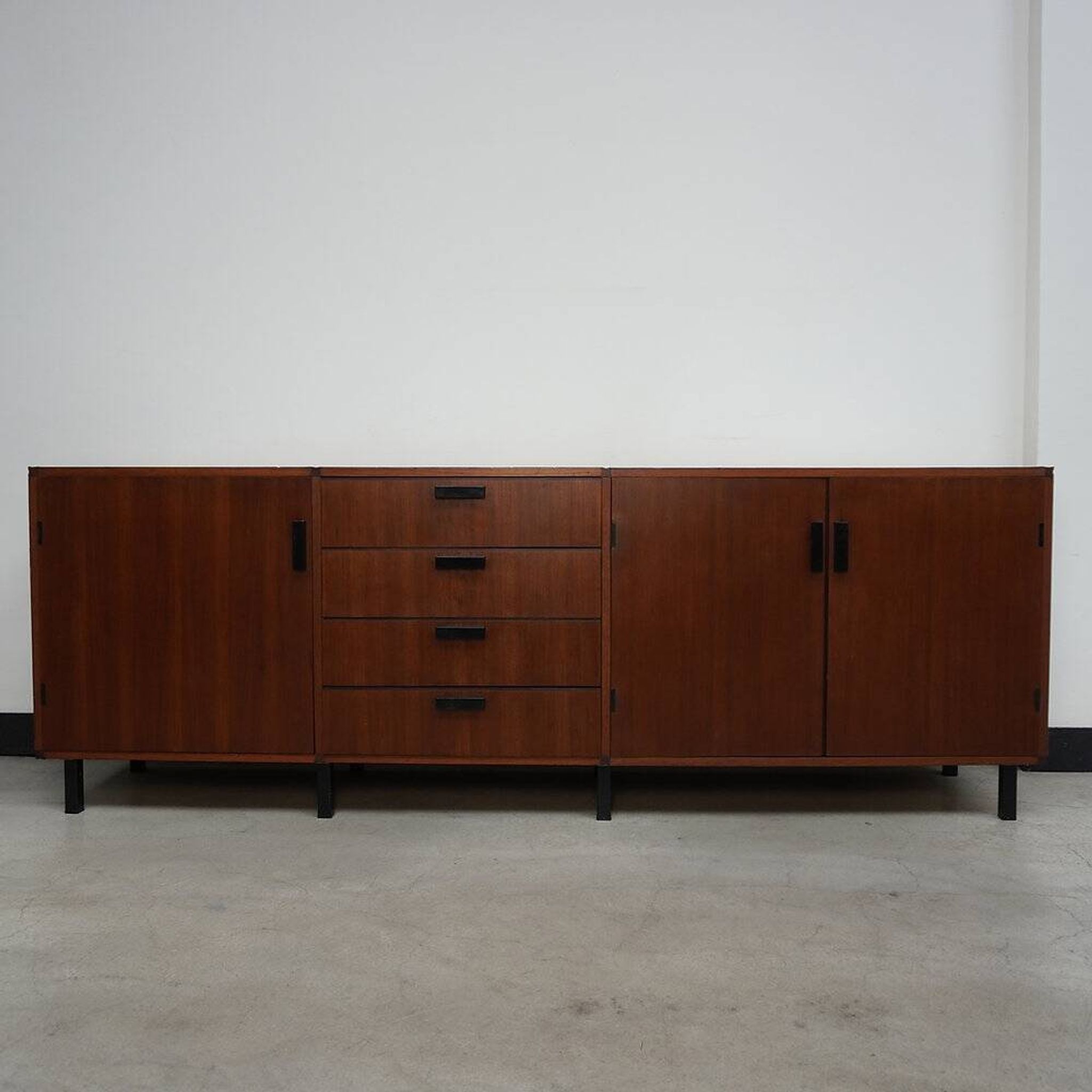 Enfilade sur mesure par Cees Braakman pour Pastoe, années 1960.
