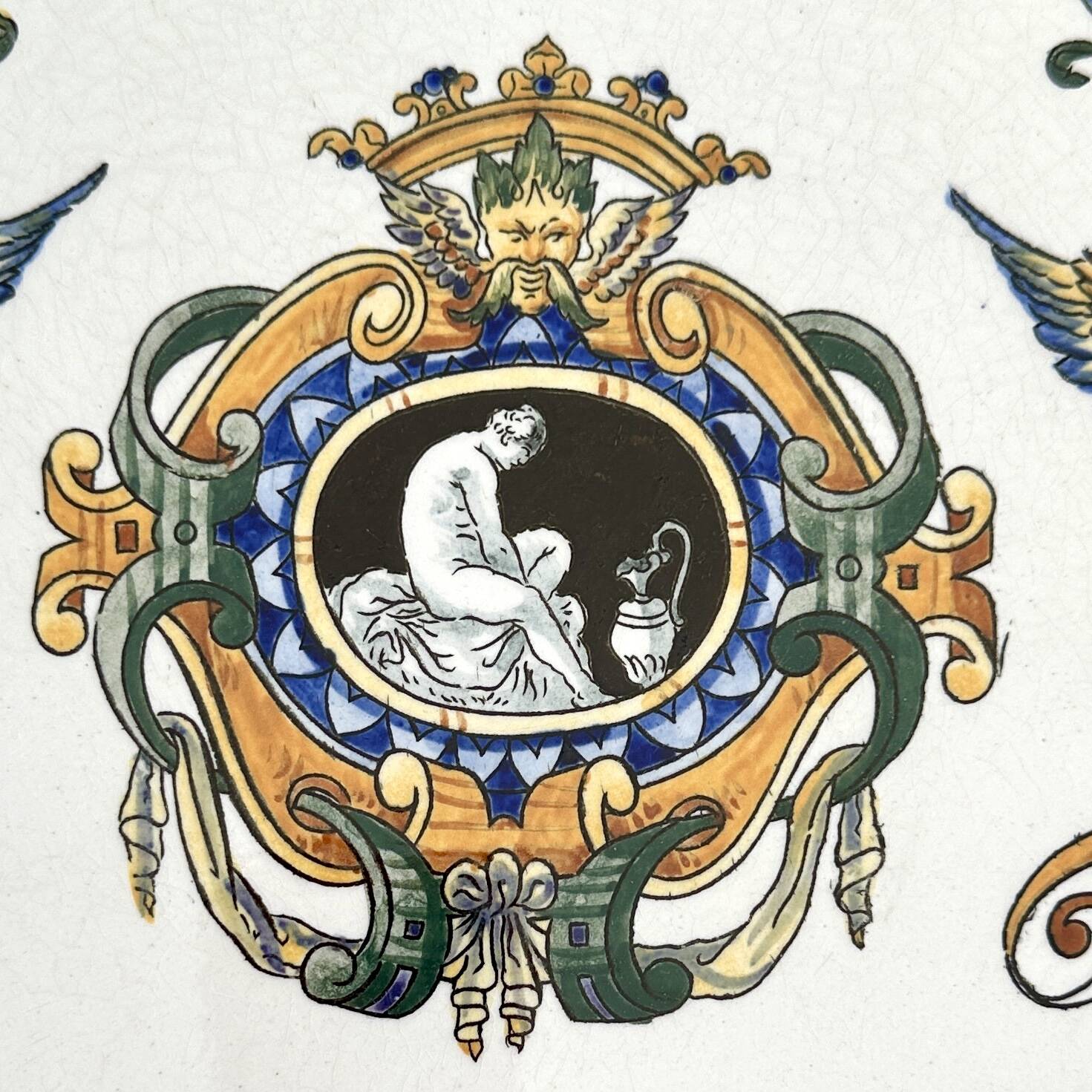 Antique Gien dish - 19th century - Italian Renaissance earthenware - Grotesque and allegorical decoration, 26.5 cm