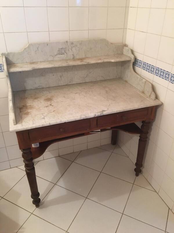 Provençal dressing table