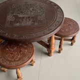Coffee table and 2 stools in wood and embossed leather