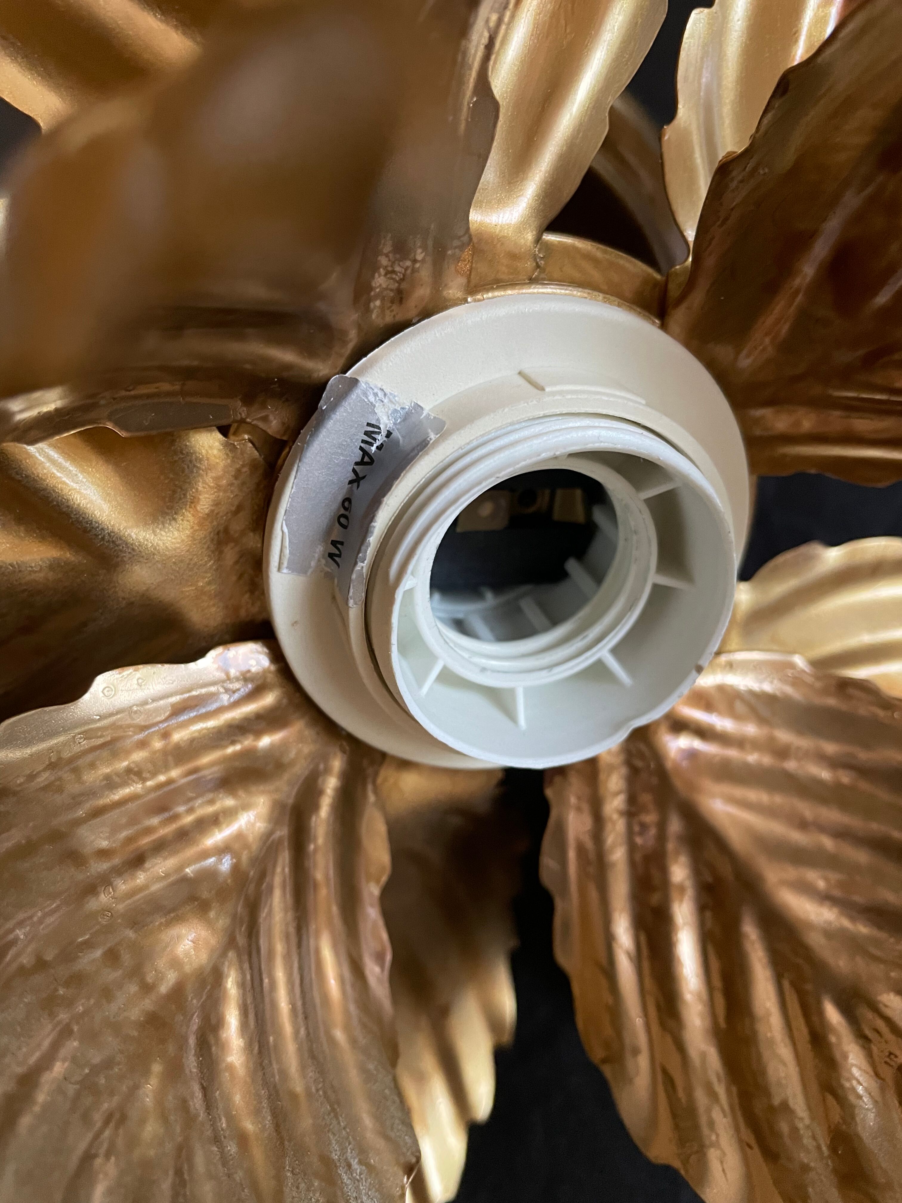 Wall lamp or ceiling lamp golden flower