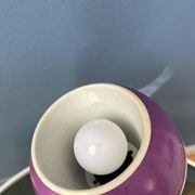 Lampe de bureau vintage violette en forme de globe oculaire de l'ère spatiale