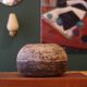 Vase boule en grès émaillé, tons gris-bleu nuancé, circa 1960