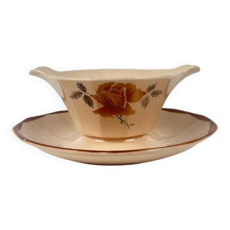 Digoin - Sarreguemines sauce boat, rose pattern, first half of the 20th century.