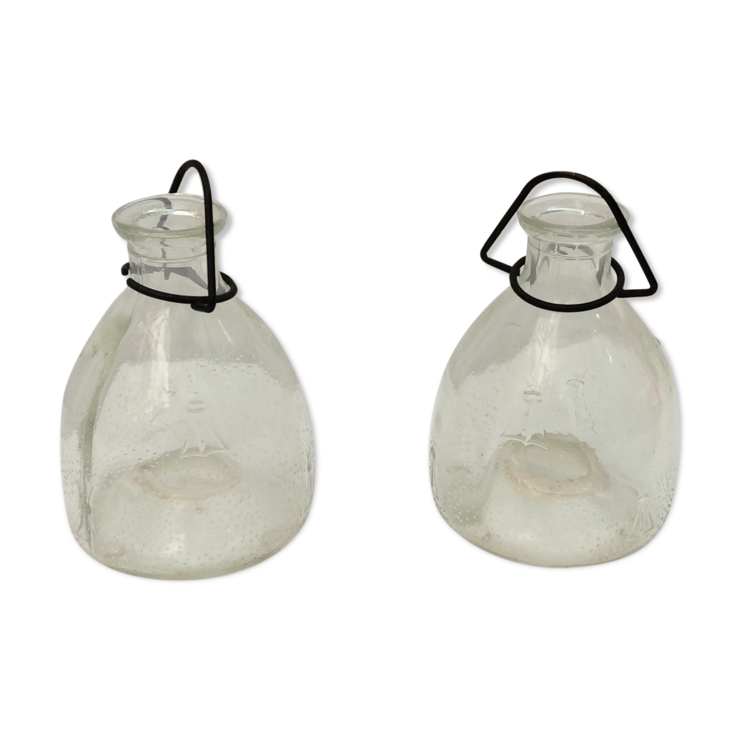 Duo wasp trap or fly-shaped glass goble