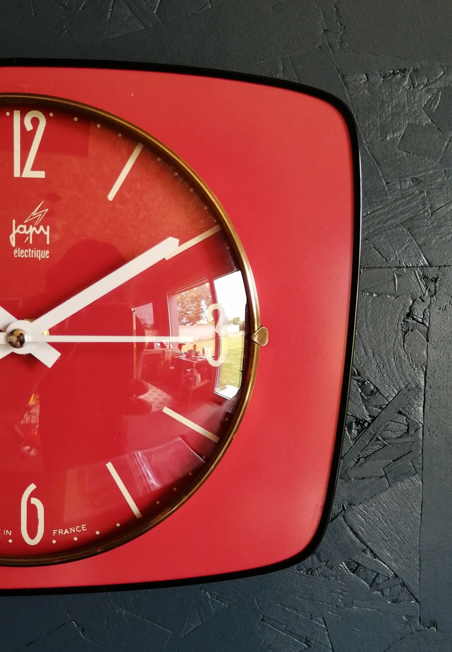 Formica vintage silent wall clock "Japy Electric Raspberry"