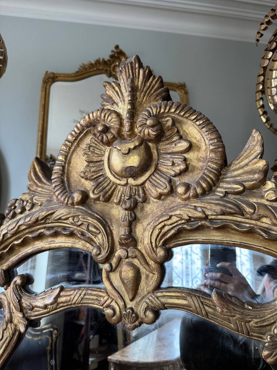 Miroir de style Louis XV en bois doré d’époque Napoléon III