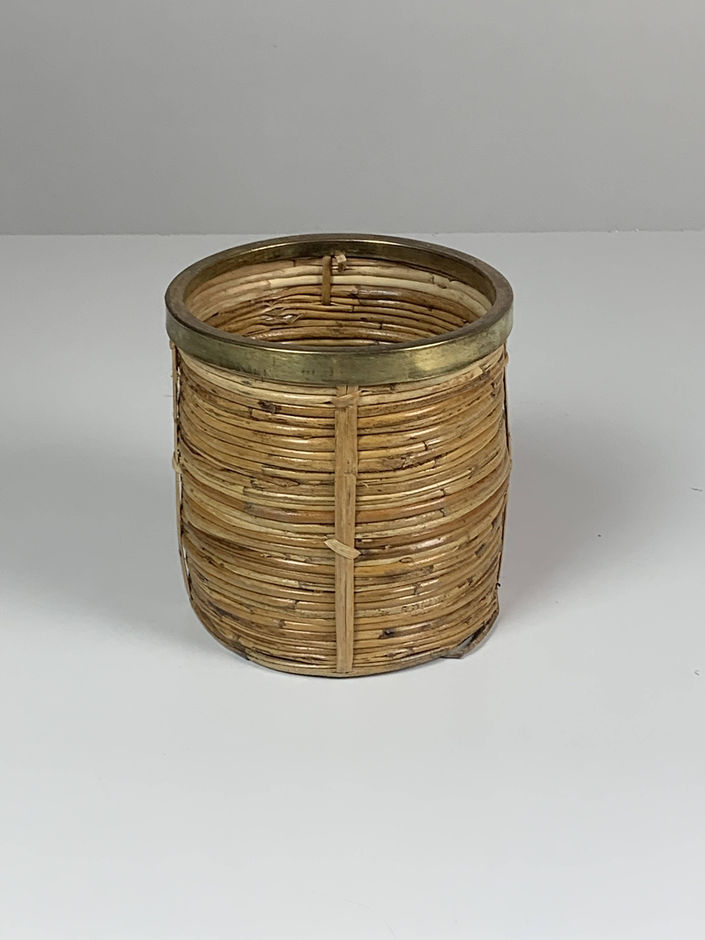 Set of 5 rattan pencil reed and brass plant holder baskets, Italy 1970s