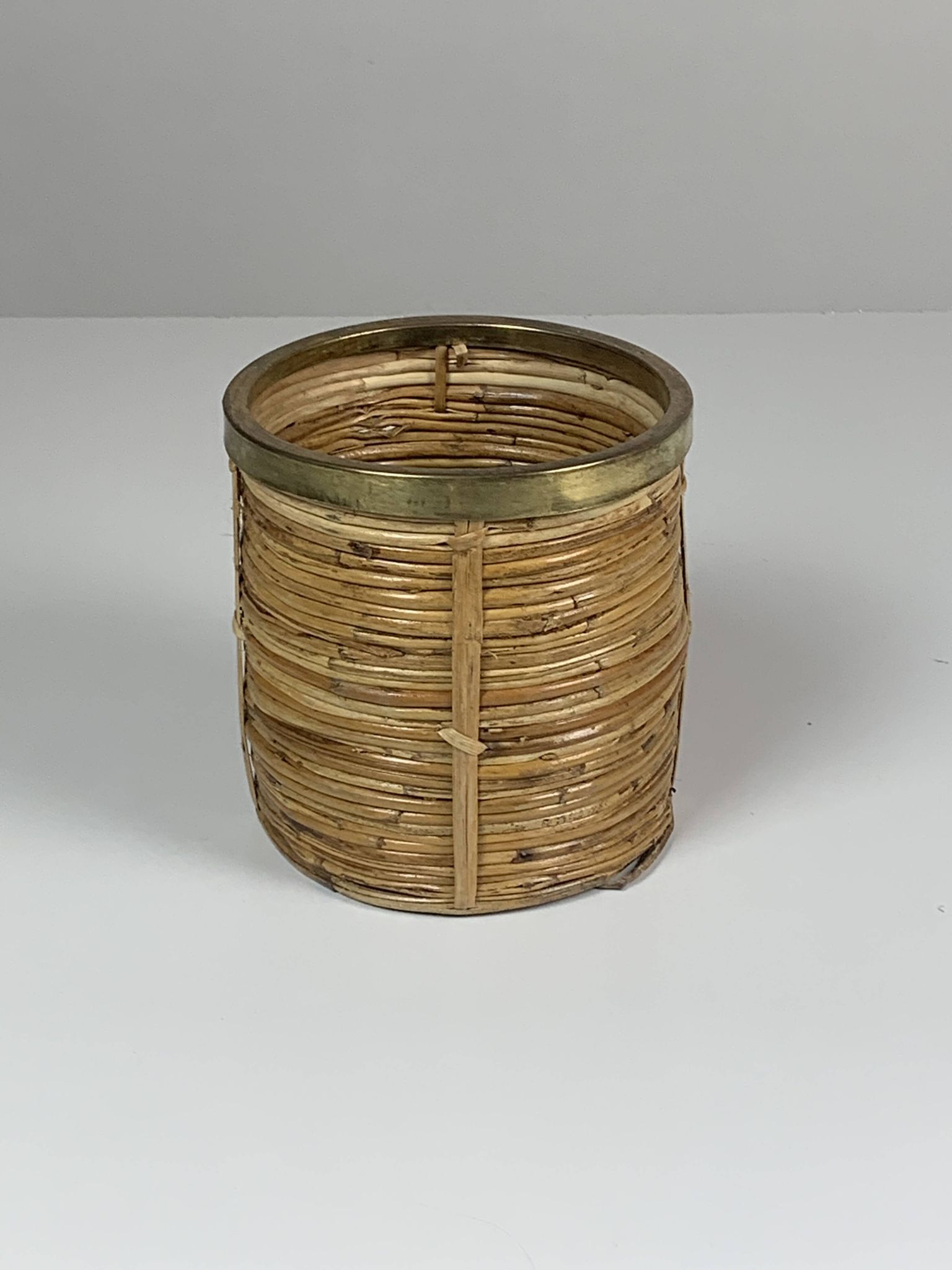Set of 5 rattan pencil reed and brass plant holder baskets, Italy 1970s