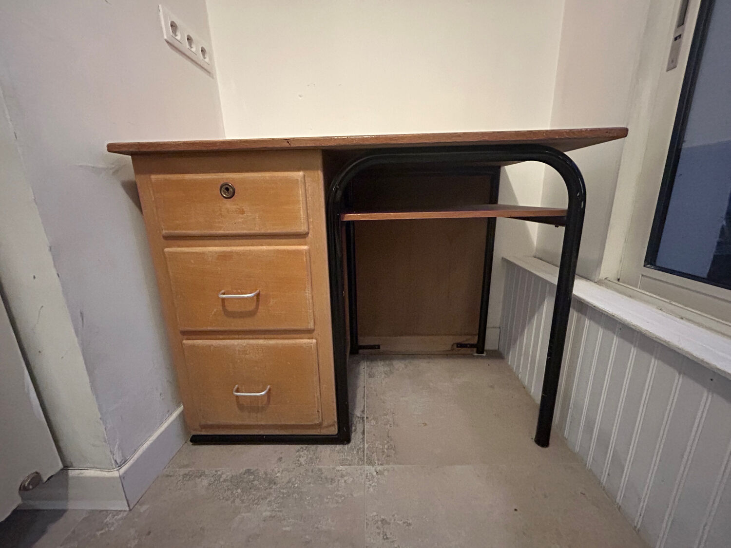Bureau d’administration / école / atelier