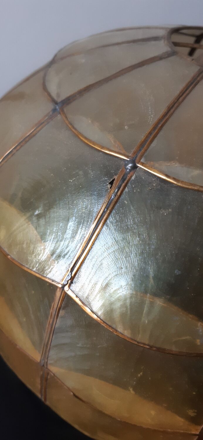 Mother-of-pearl and brass suspension