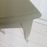 Corner pedestal table