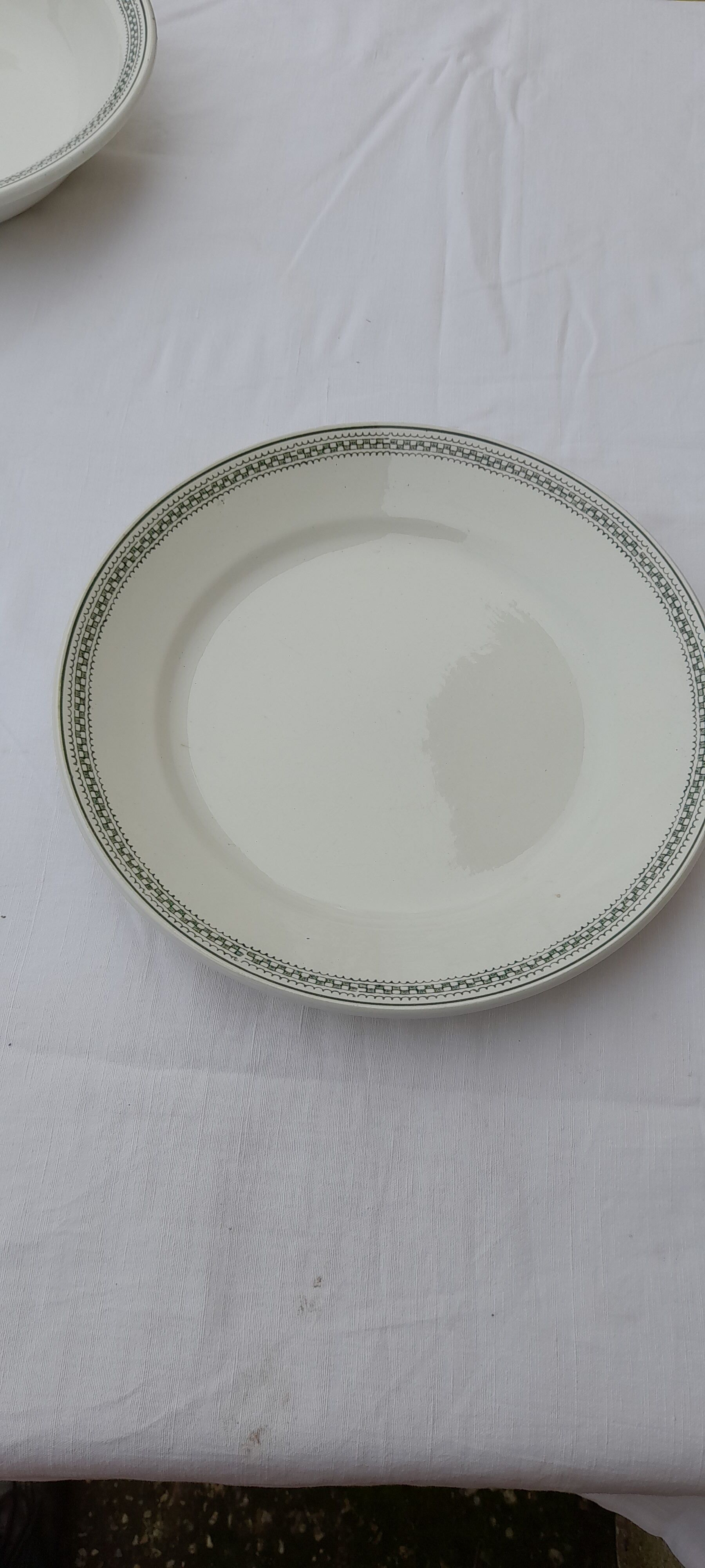Round earthenware dish De Saint Amand model 4015 diam 27 cm