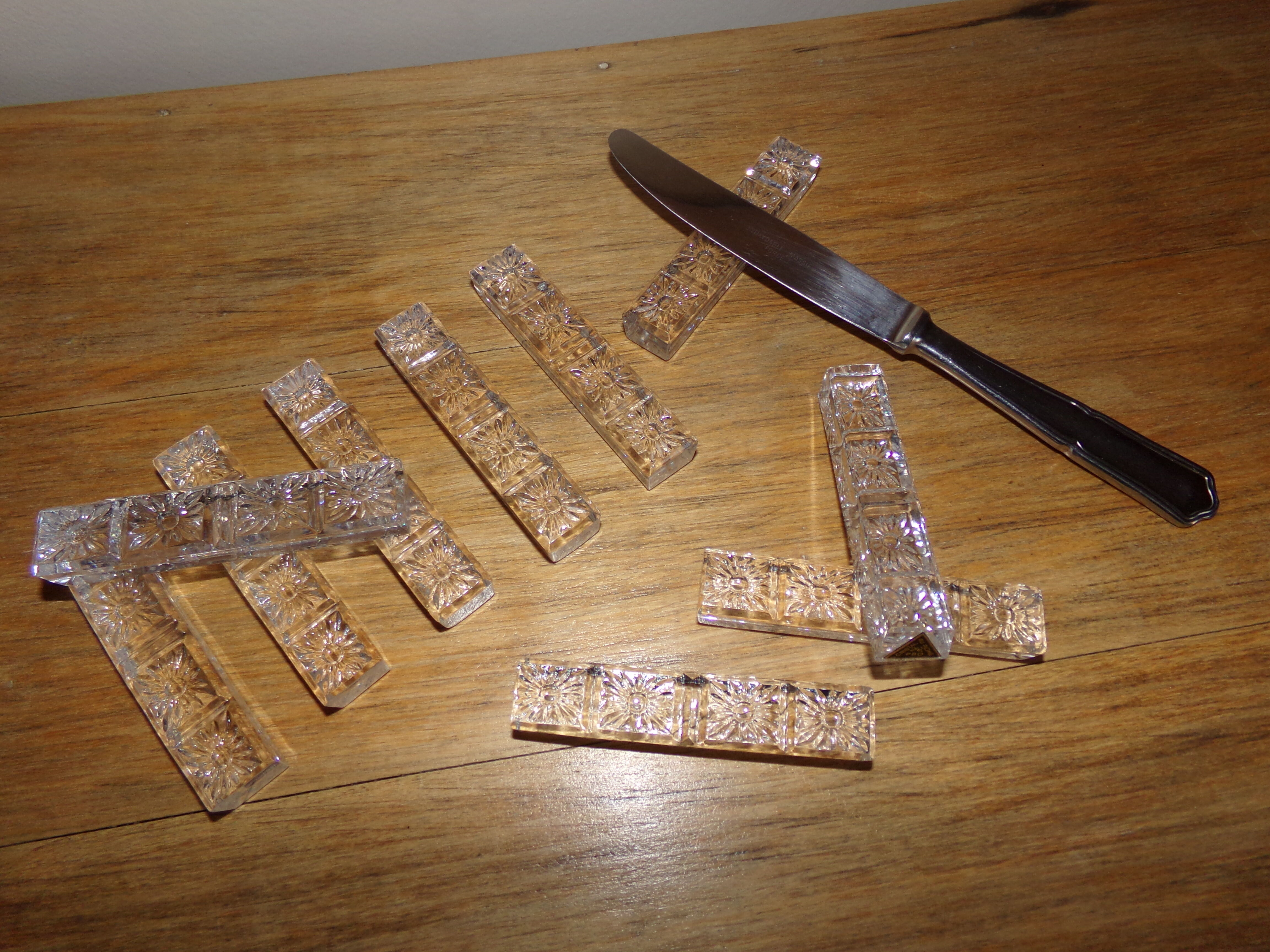 Knife holders made of chiseled crystal